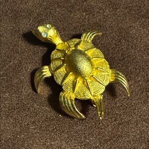 TURTLE rhinestone eyes gold toned Brooch 🐈‍⬛